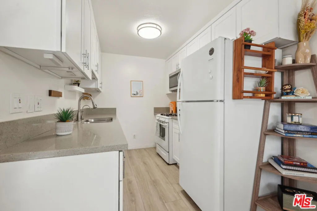 3756 Bagley Avenue 102, Los Angeles, California 90034 home-pic-6